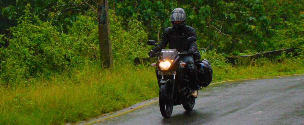 Arun_Pulsar_Athirappilly_Valparai_Forest_Route_ComeBack